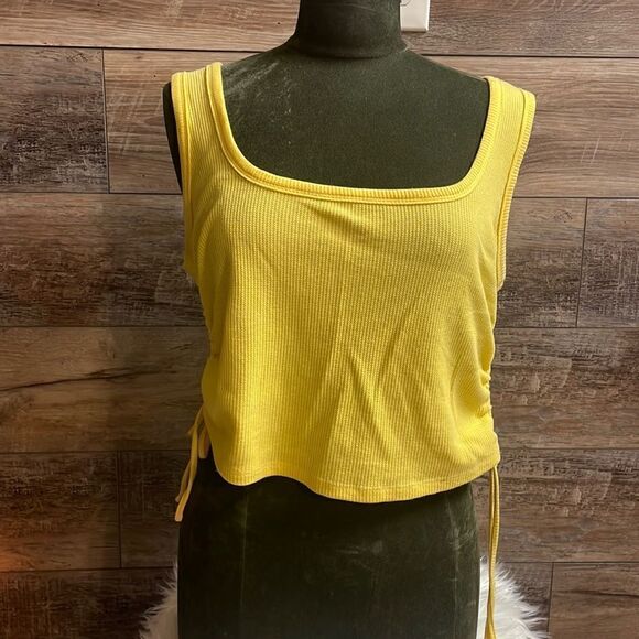 Emerette Ladies Yellow Crop Tank Top - Picture 1 of 4